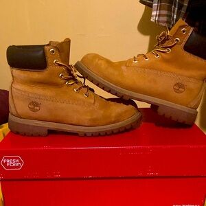 TIMBERLAND BOOTS